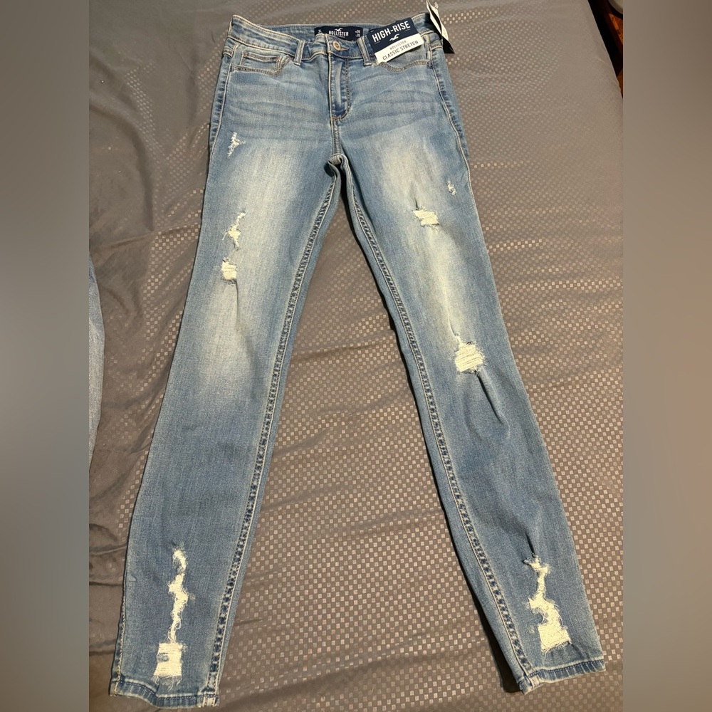NEW WITH TAGS Hollister high rise distressed skinny size 26/28